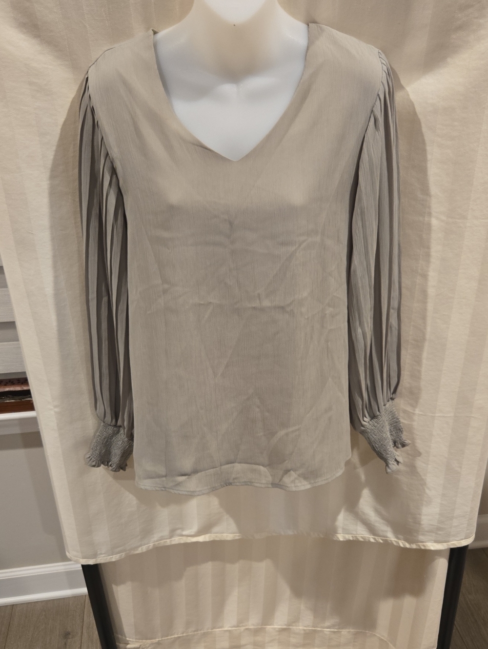 Smocked Cuff V-Neck Blouse in Moss Green